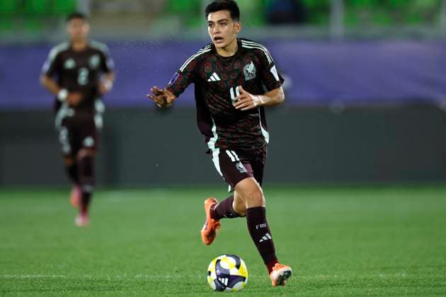 Futbol, Chile vs Mexico. Mundial sub 20, Chile 2025. El jugador de Mexico Gilberto Mora es fotografiado durante un partido de eliminacion directa de los octavos de final del mundial sub 20 contra Chile disputado en el estadio Elias Figueroa de Valparaiso, Chile. 07 10 2025 Andres Pina Photosport Football, Chile vs Mexico. U-20 World Cup Championship. Mexico™s player Gilberto Mora is pictured during a U-20 World Cup, round of 16 knock out match, against Chile at the Elias Figueroa stadium in Valparaiso, Chile. 07 10 2025 Andres Pina Photosport Chile vs Mexico. Mundial sub 20, Chile 2025 