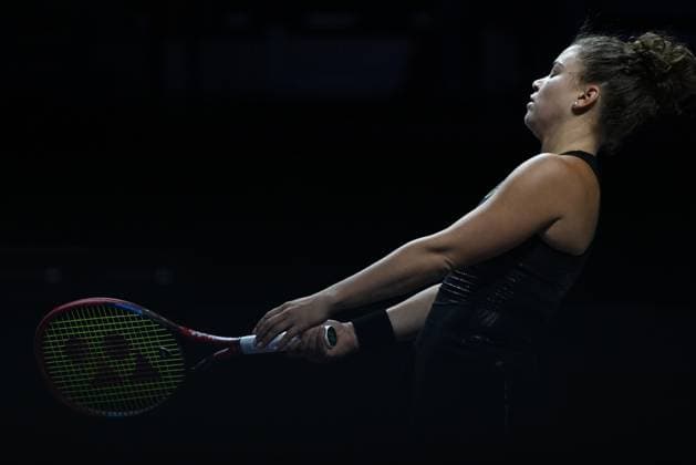 2025 WTA, Tennis Damen Finals RIYADH, SAUDI ARABIA - NOVEMBER 06: Jasmine Paolini of Italy in action against Jessica Pegula (not seen) of the United States during their final group-stage match, with a place in the semi-finals on the line, on Day 6 of the 2025 WTA Finals, part of the Hologic WTA Tour, at King Saud University Indoor Arena in Riyadh, Saudi Arabia, on November 6, 2025. Artur Widak Anadolu Riyadh Saudi Arabia. Editorial use only. Please get in touch for any other usage.  Copyright: x2025xAnadoluxArturxWidakx