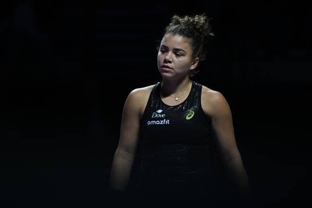 2025 WTA, Tennis Damen Finals RIYADH, SAUDI ARABIA - NOVEMBER 06: Jasmine Paolini of Italy in action against Jessica Pegula (not seen) of the United States during their final group-stage match, with a place in the semi-finals on the line, on Day 6 of the 2025 WTA Finals, part of the Hologic WTA Tour, at King Saud University Indoor Arena in Riyadh, Saudi Arabia, on November 6, 2025. Artur Widak Anadolu Riyadh Saudi Arabia. Editorial use only. Please get in touch for any other usage.  Copyright: x2025xAnadoluxArturxWidakx