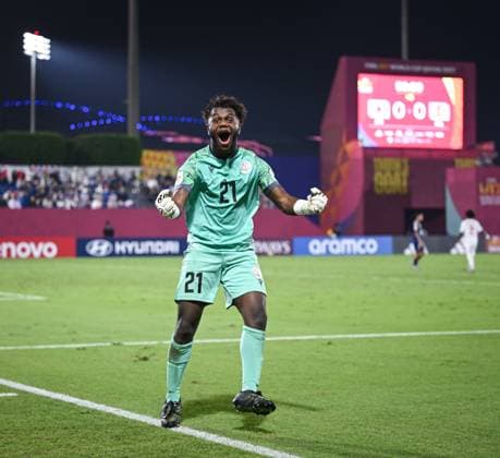 Fussball, Junioren U 17 WM 2025 in Doha Katar Vorrunde 06.11.2025 Gruppe B Japan - Neukaledonien JUBEL Neukaledonien; Torwart Nicolas Kutran nach dem sensationellen Unentschieden gegen Japan