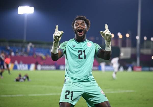 Fussball, Junioren U 17 WM 2025 in Doha Katar Vorrunde 06.11.2025 Gruppe B Japan - Neukaledonien JUBEL Neukaledonien; Torwart Nicolas Kutran nach dem sensationellen Unentschieden gegen Japan