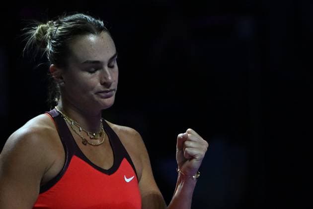 2025 WTA, Tennis Damen Finals RIYADH, SAUDI ARABIA - NOVEMBER 6: Aryna Sabalenka gestures against Coco Gauff (not seen) of the United States during their final group-stage match, with a place in the semi-finals on the line, on Day 6 of the 2025 WTA Finals, part of the Hologic WTA Tour, at King Saud University Indoor Arena in Riyadh, Saudi Arabia, on November 6, 2025. Artur Widak Anadolu Riyadh Saudi Arabia. Editorial use only. Please get in touch for any other usage.  Copyright: x2025xAnadoluxArturxWidakx