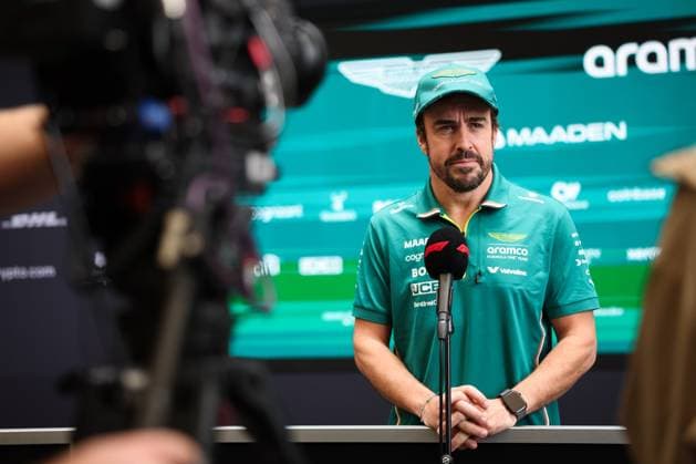 F1 - SAO PAULO GRAND PRIX 2025 ALONSO Fernando (spa), Aston Martin F1 Team AMR25, portrait during the 2025 Formula 1 Grande Premio de Sao Paulo, 2025 Sao Paulo Grand Prix, 21th round of the 2025 FIA Formula One World Championship, WM, Weltmeisterschaft from November 7 to 9, 2025 on the Interlagos, in Sao Paulo, Brazil - Sao PauloBrazil  Copyright: xANTONINxVINCENTx