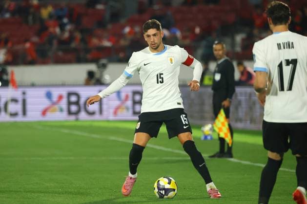 Futbol, Chile vs Uruguay. Eliminatorias al mundial de la Fifa 2026. El jugador de la seleccion uruguaya Federico Valverde es fotografiado durante un partido clasificatorio al mundial de 2026 contra Chile disputado en el estadio Nacional de Santiago, Chile. 09 09 2025 Jonnathan Oyarzun Photosport Football, Chile vs Uruguay. 2026 FIFA World Cup, WM, Weltmeisterschaft, Fussball qualifiers. Uruguay player Federico Valverde is pictured during a 2026 Fifa World Cup qualifier match against Chile at the National stadium in Santiago, Chile. 09 09 2025 Jonnathan Oyarzun Photosport Chile vs Uruguay, eliminatorias al mundial 2026 