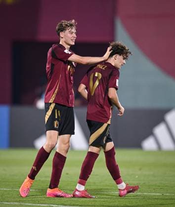 Fussball, Junioren U 17 WM 2025 in Doha Katar Vorrunde 06.11.2025 Gruppe D Belgien - Fidschi JUBEL Belgien; Torschuetze zum 0-4 Loic Alvarez (re) und Daan Braspenning (li)