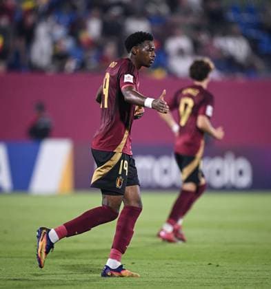 Fussball, Junioren U 17 WM 2025 in Doha Katar Vorrunde 06.11.2025 Gruppe D Belgien - Fidschi JUBEL Belgien; Vierfacher Torschuetze Rene Mitongo mit Ball