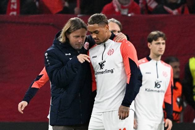 06.11.2025, xsltx, Fussball UEFA Conference League, FSV Mainz 05 - AC Florenz v.l. Trainer Bo Henriksen (FSV Mainz 05) Armindo Sieb (FSV Mainz 05) (DFL DFB REGULATIONS PROHIBIT ANY USE OF PHOTOGRAPHS as IMAGE SEQUENCES and or QUASI-VIDEO) Mainz