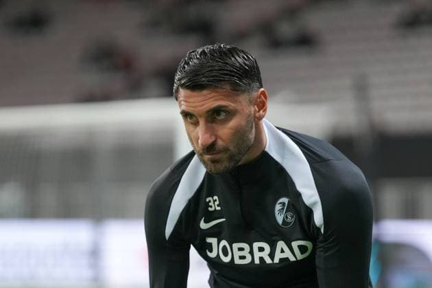 Vincenzo Grifo (SC Freiburg, 32) , Frankreich, Fussball, UEFA Europa League, 4.Spieltag, Ligaphase, 2025 2026, OGC Nizza vs. SC Freiburg, 06.11.2025, Allianz Riviera, Nizza, Frankreich Nizza Allianz Riviera Provence-Alpes-CÃ te d Azur, CÃ Frankreich Copyright: xArnexAmbergx