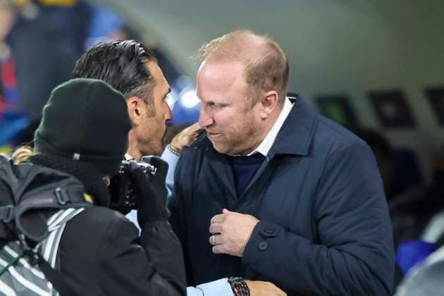 Elias Charalambous (FCSB Bukarest, Trainer) und Ludovic Magnin (FC Basel, Trainer) vor Spielbeginn , Schweiz, Fussball, UEFA Europa League, 4. Spieltag, 2025 2026, FC Basel vs. FCSB Bukarest, 06.11.2025, Sankt Jakob Park, Basel, Schweiz Basel Sankt Jakob Park Kanton Basel-Stadt Schweiz Copyright: xGrantxHubbsx