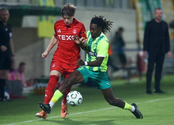 Dylan Lobban of Aberdeen (left) in action against Jeremie Gnali of AEK Larnaca AEK Larnaca v Aberdeen, UEFA Conference League, Group Stage, Football, AEK Arena, Larnaca, Cyprus - 06 Nov 2025Larnaca AEK Arena Cyprus EDITORIAL USE ONLY No use with unauthorised audio, video, data, fixture lists, club league logos or live services. Online in-match use limited to 120 images, no video emulation. No use in betting, games or single club league player publications. Copyright: xCharaxSavvides Shutterstockx 15642241ap