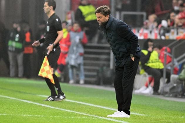 06.11.2025, xsltx, Fussball UEFA Conference League, FSV Mainz 05 - AC Florenz v.l. Trainer Daniele Galloppa (AC Florenz) (DFL DFB REGULATIONS PROHIBIT ANY USE OF PHOTOGRAPHS as IMAGE SEQUENCES and or QUASI-VIDEO) Mainz