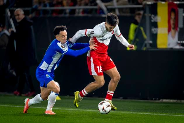 FC Porto forwarder Pepe, FC Utrecht defender Souffian El Karouani during the match FC Utrecht vs FC Porto at the Stadion Galgenwaard for the Europa League - League phase - Matchday 4 season 2025-2026 in UTRECHT, Netherlands on 6 november 2025, (photo by Marcel van Dorst EYE4images DeFodi Images) FC Porto forwarder Pepe, FC Utrecht defender Souffian El Karouani during the match FC Utrecht vs FC Porto at the Stadion Galgenwaard for the Europa League League phase Matchday 4 season 2025 2026 in UTRECHT, Netherlands on 6 november 2025, photo by Marcel van Dorst EYE4images DeFodi Images