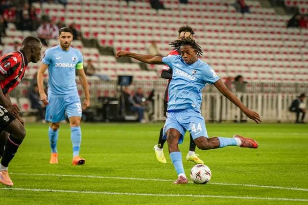 Fussball, UEFA Europa League 2025 26, 4. Spieltag - OGC Nizza vs SC Freiburg - Allianz Riviera (Nizza, Frankreich): Johan Manzambi (SC Freiburg, 44) Copyright: xJOERANxSTEINSIEKx
