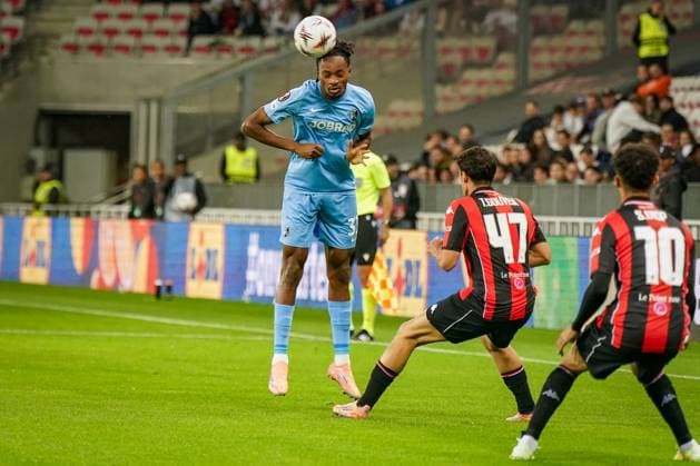 Fussball, UEFA Europa League 2025 26, 4. Spieltag - OGC Nizza vs SC Freiburg - Allianz Riviera (Nizza, Frankreich): Jordy Makengo (SC Freiburg, 33) Copyright: xJOERANxSTEINSIEKx