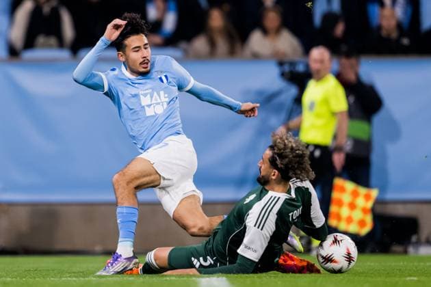 251106 Adrian Skogmar of Malmö FF and Ahmed Touba of Panathinaikos during the UEFA Europa League football match between Malmö FF and Panathinaikos on November 6, 2025 in Malmö. Photo: Petter Arvidson BILDBYRAN kod PA PA1108 fotboll football soccer fotball uefa europa league europa league malmö ff panathinaikos bbeng Copyright: PETTERxARVIDSON BB251106PA048