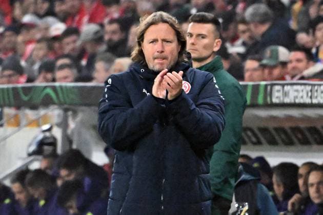 06.11.2025, xsltx, Fussball UEFA Conference League, FSV Mainz 05 - AC Florenz v.l. Trainer Bo Henriksen (FSV Mainz 05) (DFL DFB REGULATIONS PROHIBIT ANY USE OF PHOTOGRAPHS as IMAGE SEQUENCES and or QUASI-VIDEO) Mainz