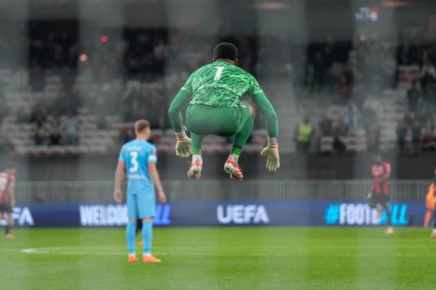 Noah Atubolu (SC Freiburg, 01) , Frankreich, Fussball, UEFA Europa League, 4.Spieltag, Ligaphase, 2025 2026, OGC Nizza vs. SC Freiburg, 06.11.2025, Allianz Riviera, Nizza, Frankreich Nizza Allianz Riviera Provence-Alpes-CÃ te d Azur, CÃ Frankreich Copyright: xArnexAmbergx