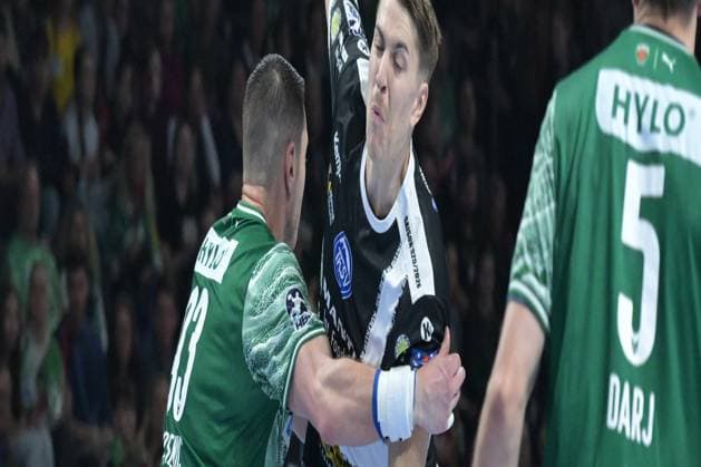 06.11.2025, xlakx, Handball, DHB-Pokal 1 8 Finale, Fuechse Berlin - ThSV Eisenach v.l. Mijajlo Marsenic (Fuechse Berlin), Oskar Joelsson (ThSV Eisenach), Zweikampf, Duell, Kampf, tackle Berlin
