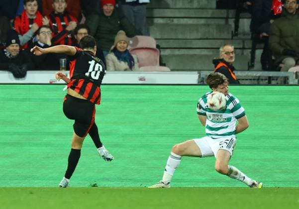 Anthony Ralston of Celtic is hit by the ball by Cho Gue-Sung of FC Midtjylland Midtjylland vs Celtic, UEFA Europa League, Group Stage, Football, MCH Arena, Herning, Denmark - 06 Nov 2025Herning MCH Arena Denmark EDITORIAL USE ONLY No use with unauthorised audio, video, data, fixture lists, club league logos or live services. Online in-match use limited to 120 images, no video emulation. No use in betting, games or single club league player publications. Copyright: xMichaelxZemanek Shutterstockx 15642247p