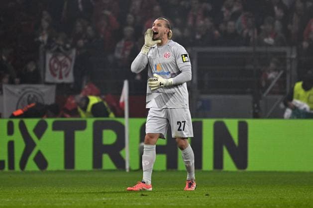 06.11.2025, xsltx, Fussball UEFA Conference League, FSV Mainz 05 - AC Florenz v.l. Robin Zentner (FSV Mainz 05) (DFL DFB REGULATIONS PROHIBIT ANY USE OF PHOTOGRAPHS as IMAGE SEQUENCES and or QUASI-VIDEO) Mainz