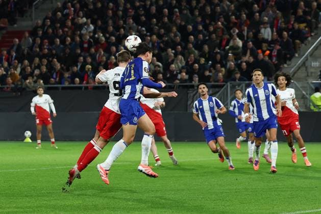 UTRECHT , 06-11-2025 , stadium Galgenwaard , season 2025 2026 , UEFA Europa League football , league phase match day 4 , match between FC Utrecht and Porto , picture shows FC Utrecht player David Min Utrecht - Porto  x31889687x Copyright: