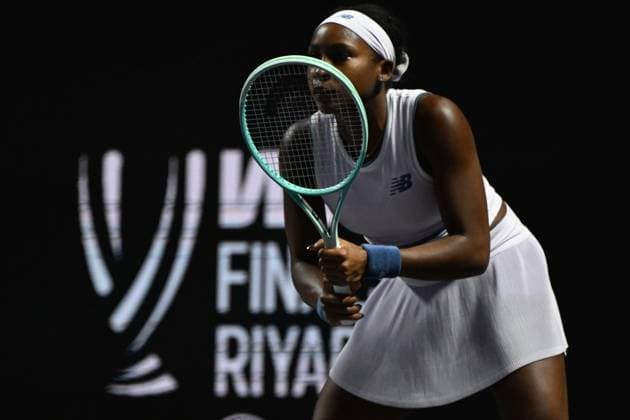 2025 WTA, Tennis Damen Finals RIYADH, SAUDI ARABIA - NOVEMBER 6: Coco Gauff of the United States plays against Aryna Sabalenka (not seen) of Belarus during their final group-stage match, with a place in the semi-finals on the line, on Day 6 of the 2025 WTA Finals, part of the Hologic WTA Tour, at King Saud University Indoor Arena in Riyadh, Saudi Arabia, on November 6, 2025. Artur Widak Anadolu Riyadh Saudi Arabia. Editorial use only. Please get in touch for any other usage.  Copyright: x2025xAnadoluxArturxWidakx