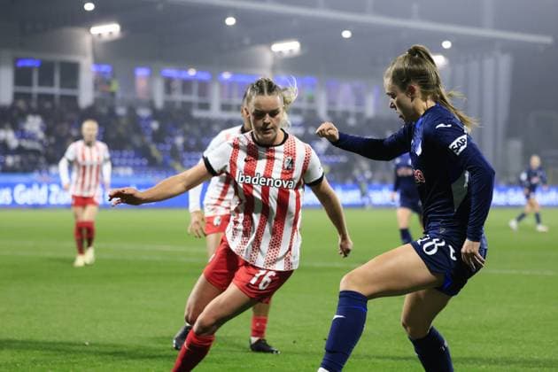 RECORD DATE NOT STATED Valesca Ampoorter (18; TSG Hoffenheim Frauen) im Zweikampf mit Greta Stegemann (16; SC Freiburg Frauen) um den Ball GPFBL: TSG Hoffenheim gegen SC Freiburg am 06.11.2025 im Dietmar-Hopp Stadion in Hoffenheim. Zweikampf um Ball