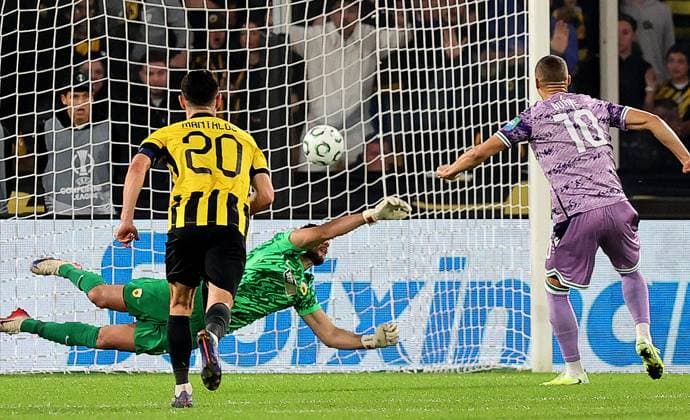 UEFA Europa Conference League Group Phase, OPAP Arena, Athens, Greece 6 11 2025 AEK Athens vs Shamrock Rovers Rovers Graham Burke scores his sides first goal Graham Burke scores his sides first goal 6 11 2025  Copyright: x INPHOx NVIX4360