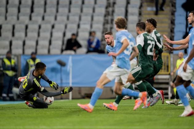 251106 Goalkeeper Alban Lafont of Panathinaikos and Pontus Jansson of Malmö FF during the UEFA Europa League football match between Malmö FF and Panathinaikos on November 6, 2025 in Malmö. Photo: Petter Arvidson BILDBYRAN kod PA PA1108 fotboll football soccer fotball uefa europa league europa league malmö ff panathinaikos bbeng bbauto Copyright: PETTERxARVIDSON BB251106PA074