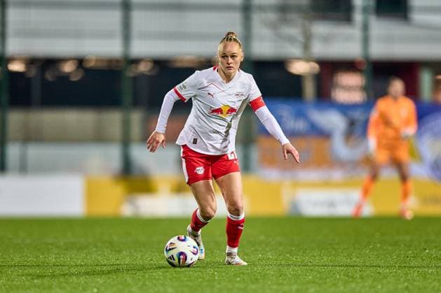 06.11.2025, GER, Frauenfußball, BL, 2025 2026, RB Leipzig - FC Carl Zeiss Jena Victoria Krug (20, RB Leipzig), Freisteller, Aktion, mit Ball, dribbelt Leipzig Trainingszentrum der Roten Bulle Sachsen Deutschland