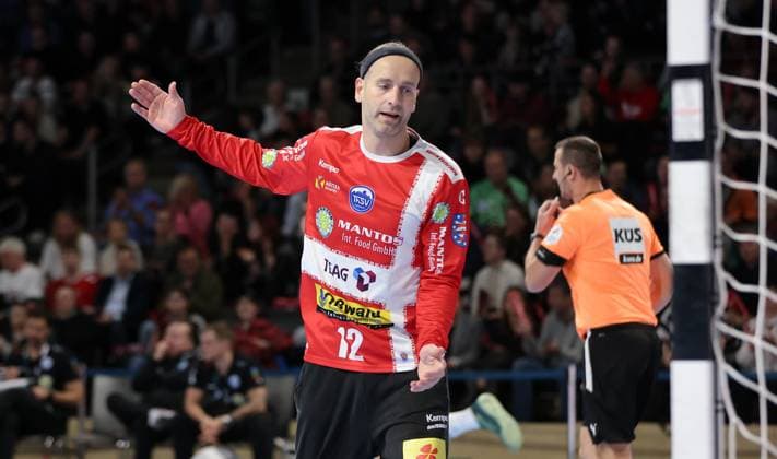 Torwart Silvio Heinevetter enttäuscht Enttäuschung Handball DHB Pokal Achtelfinale Herren Saison 2025 2026 06.11.2025 Füchse Berlin vs ThSV Eisenach