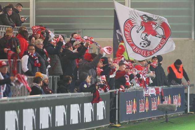 RB Leipzig - Jena 1. Bundesliga Frauen Leipzig, Trainingszentrum am Cottaweg, 06.11.2025, Fußball, Frauen, Saison 2025 2026, Frauen-Bundesliga, 9. Spieltag , RB Leipzig - FC Carl Zeiss Jena , Im Bild: Fans RB Leipzig ,