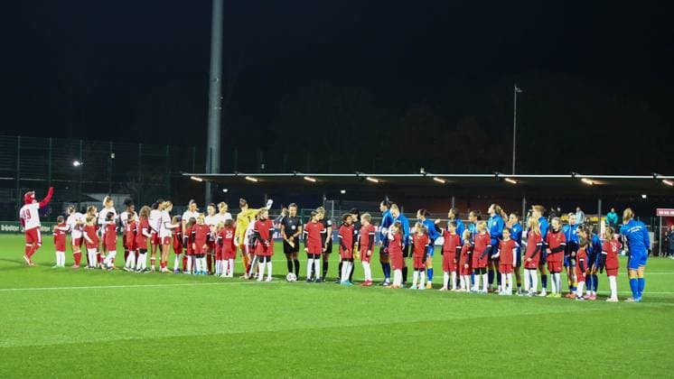 RB Leipzig - Jena 1. Bundesliga Frauen Leipzig, Trainingszentrum am Cottaweg, 06.11.2025, Fußball, Frauen, Saison 2025 2026, Frauen-Bundesliga, 9. Spieltag , RB Leipzig - FC Carl Zeiss Jena , Im Bild: Aufstellung der Mannschaften ,