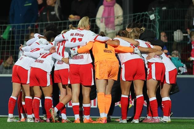 RB Leipzig - Jena 1. Bundesliga Frauen Leipzig, Trainingszentrum am Cottaweg, 06.11.2025, Fußball, Frauen, Saison 2025 2026, Frauen-Bundesliga, 9. Spieltag , RB Leipzig - FC Carl Zeiss Jena , Im Bild: Teamkreis RB Leipzig ,