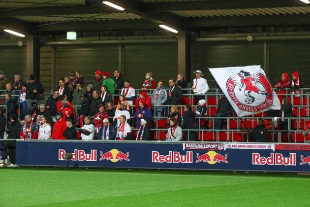 RB Leipzig - Jena 1. Bundesliga Frauen Leipzig, Trainingszentrum am Cottaweg, 06.11.2025, Fußball, Frauen, Saison 2025 2026, Frauen-Bundesliga, 9. Spieltag , RB Leipzig - FC Carl Zeiss Jena , Im Bild.: Fans RB Lepzig1 ,