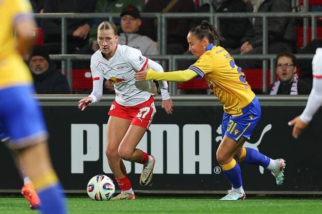 RB Leipzig - Jena 1. Bundesliga Frauen Leipzig, Trainingszentrum am Cottaweg, 06.11.2025, Fußball, Frauen, Saison 2025 2026, Frauen-Bundesliga, 9. Spieltag , RB Leipzig - FC Carl Zeiss Jena , Im Bild v.l.: Marlene Müller Mueller (27, Leipzig) und Nelly Juckel (31, Jena) ,