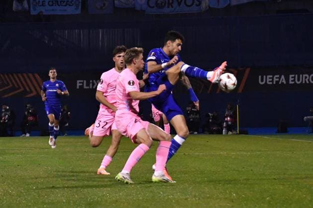 Zagreb, Croatia, November 06th 2025, Carl Starfelt of Celta (L) in action against Bruno Goda of Dinamo (R) during the UEFA Europa League, League phase Matchday 4, match between Dinamo Zagreb (Croatia) and Celta (Spain) at Stadium Maksimir, Zagreb, Croatia.(Photo by Natasa Kupljenik Sports Press Photo) Copyright: xNatasaxKupljenikx xSPPx Sportspressphoto_SPR57757