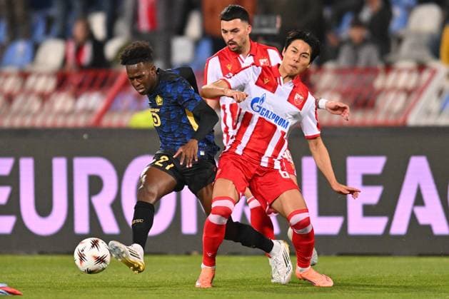 CRVENA ZVEZDA vs LOSC LILLE FELIX CORREIA vs YOUNGWOO SEOL Jongvu Seol football Crvena zvezde vs LOSC Lille UEFA Europa League at Rajko Mitic stadium, Belgrade 06.11.2025 Foto: FOOTBALL, UEFA EUROPA LEAGUE, CRVENA ZVEZDA, RED STAR, LOSC LILLE Belgrade Rajko Mitic stadium Serbia Copyright: xMarkoxMetlas xMNxPressx