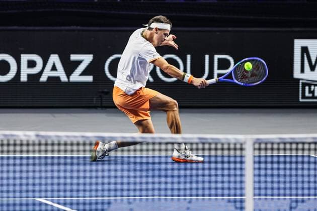 Moselle Open : tournoi de tennis, à Metz PHOTOPQR LE REPUBLICAIN LORRAIN Hugo AZMANI ; Metz ; 06 11 2025 ; Moselle Open : 22e édition du tournoi de tennis, aux Arènes, à Metz; Daniel Altmaier (GER), lors de son match en quart de finale contre Lorenzo Sonego Metz Moselle Lorraine France  Copyright: xPHOTOPQR LExREPUBLICAINxLORRAIN xHugoxAZMANIx 20251106RBL0658 20251106RBL0658