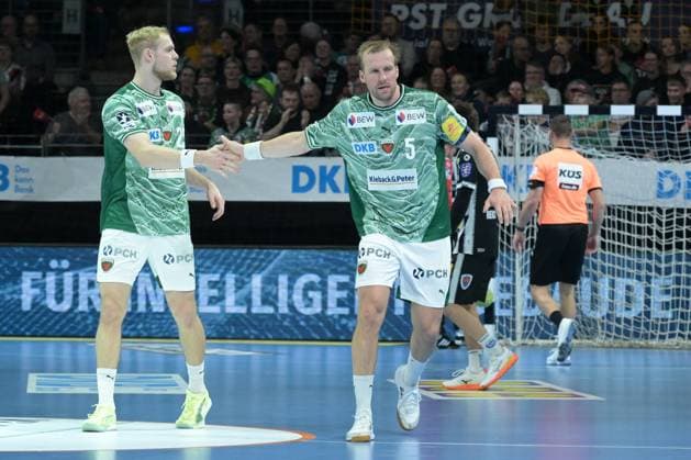 06.11.2025, xlakx, Handball, DHB-Pokal 1 8 Finale, Fuechse Berlin - ThSV Eisenach v.l. Matthes Langhoff (Fuechse Berlin), Max Darj (Fuechse Berlin) Jubel, Torjubel, jubelt ueber das Tor, celebrate the goal, celebration Berlin