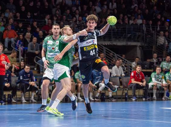 Handball, Herren, Saison 2025 2026, DHB-Pokal (Achtelfinale), Füchse Berlin - ThSV Eisenach, v.l. Mijajlo Marsenic (Füchse Berlin), Matthes Langhoff (Füchse Berlin), Stephan Seitz (Eisenach), 06.11.2025, Copyright: xSebastianxRäppold MatthiasxKochx