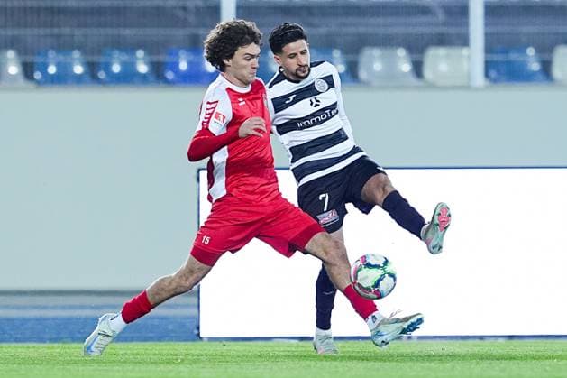 06.11.2025, xydrx, Fußball, Oberliga Westfalen, SG Wattenscheid 09 - FC Eintracht Rheine, Saison 2025 2026, Lohrheidestadion: Pierre Miguel de Faria Alves Pinto (FC Eintracht Rheine 15) im Zweikampf gegen Ilias Anan (SG Wattenscheid 09 7) Nordrhein-Westfahlen Deutschland