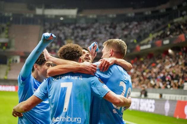 Fussball, UEFA Europa League 2025 26, 4. Spieltag - OGC Nizza vs SC Freiburg - Allianz Riviera (Nizza, Frankreich): Tor und Torjubel zum 1:3 durch Derry Scherhant (SC Freiburg, 07) Freude, Emotionen, Jubel Copyright: xJOERANxSTEINSIEKx