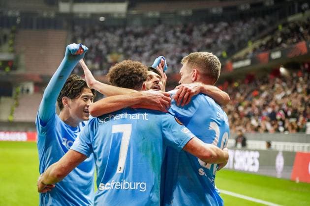 Fussball, UEFA Europa League 2025 26, 4. Spieltag - OGC Nizza vs SC Freiburg - Allianz Riviera (Nizza, Frankreich): Tor und Torjubel zum 1:3 durch Derry Scherhant (SC Freiburg, 07) Freude, Emotionen, Jubel Copyright: xJOERANxSTEINSIEKx