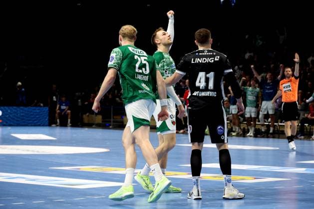 DEU, DHB-Pokal, Fuechse Berlin vs. Eisenach, 06.11.2025, Max-Schmeling-Halle, Berlin, DEU, DHB-Pokal, Fuechse Berlin vs. Eisenach, im Bild Mathias Gidsel (Fuechse Berlin 19), Matthes Langhoff (Fuechse Berlin 25), Vukasin Antonijevic (Eisenach 41)