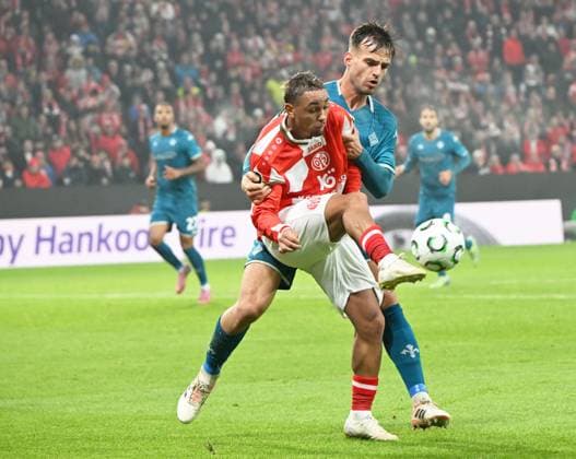 Conference League Mewa-Arena Mainz - 0611.2025 1. FSV Mainz 05 (mz) - AC. Florenz (flo) Armindo SIEB (1. FSV Mainz 05) vorne - Marin PONGRACIC (flo) Fussball - Conference League - 1. FSV Mainz 05