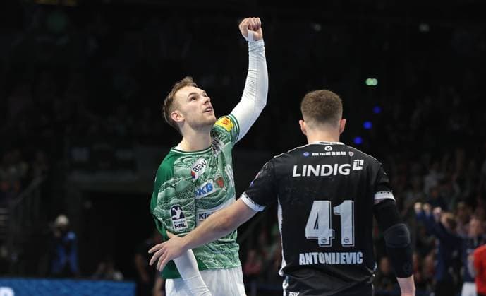 Mathias Gidsel jubelt nach Tor, Vukasin Antonijevic Freude Emotion Jubel Handball DHB Pokal Achtelfinale Herren Saison 2025 2026 06.11.2025 Füchse Berlin vs ThSV Eisenach