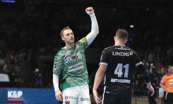Mathias Gidsel jubelt nach Tor, Vukasin Antonijevic Freude Emotion Jubel Handball DHB Pokal Achtelfinale Herren Saison 2025 2026 06.11.2025 Füchse Berlin vs ThSV Eisenach