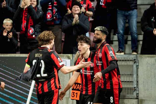 UEFA Europa League: FC Midtjylland - Celtic FC FC Midtjylland s Mikel Gogorza has scored to make it 2-0 and celebrates with Philip Billing (R) and Mads Bech (L) in the UEFA Europa League match between FC Midtjylland and Celtic FC at MCH Arena in Herning on Thursday, November 6, 2025. , Herning Denmark Mors Copyright: BoxAmrstrupx xRitzauxScanpix BoxAmstrupx spdk20251106-194654-L