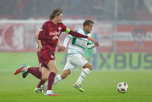 SOCCER - UEFA EL, RBS vs Deventer SALZBURG,AUSTRIA,06.NOV.25 - SOCCER - UEFA Europa League, Red Bull Salzburg vs Go Ahead Eagles Deventer. Image shows Maurits Kjaergaard (RBS) and Kenzo Goudmijn (Deventer).  GEPAxpictures xMathiasxMandl
